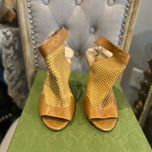 Pour la Victoire Brown Woven Women's Sandals